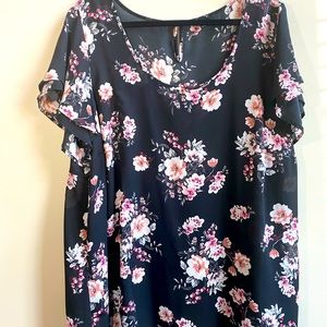 Torrid 3 black floral shirt sleeved top